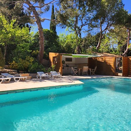 Bed and Breakfast Domaine Les Gendalis Saint-Saturnin-les-Avignon Екстер'єр фото