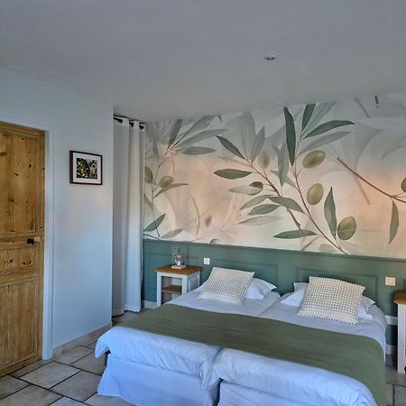 Bed and Breakfast Domaine Les Gendalis Saint-Saturnin-les-Avignon Екстер'єр фото