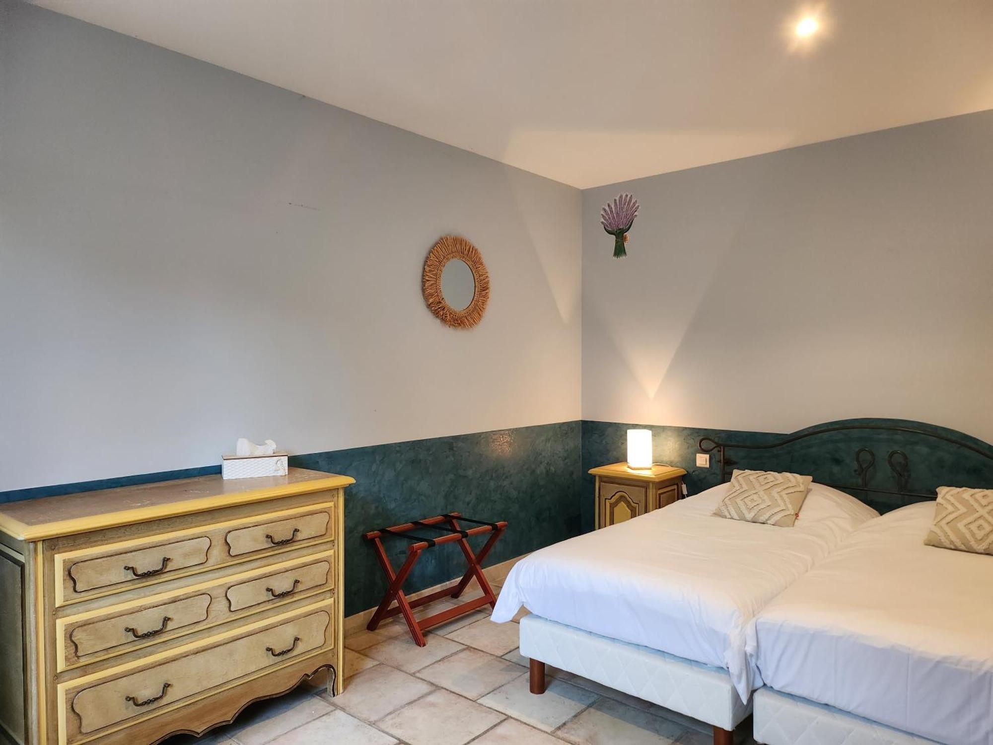 Bed and Breakfast Domaine Les Gendalis Saint-Saturnin-les-Avignon Екстер'єр фото