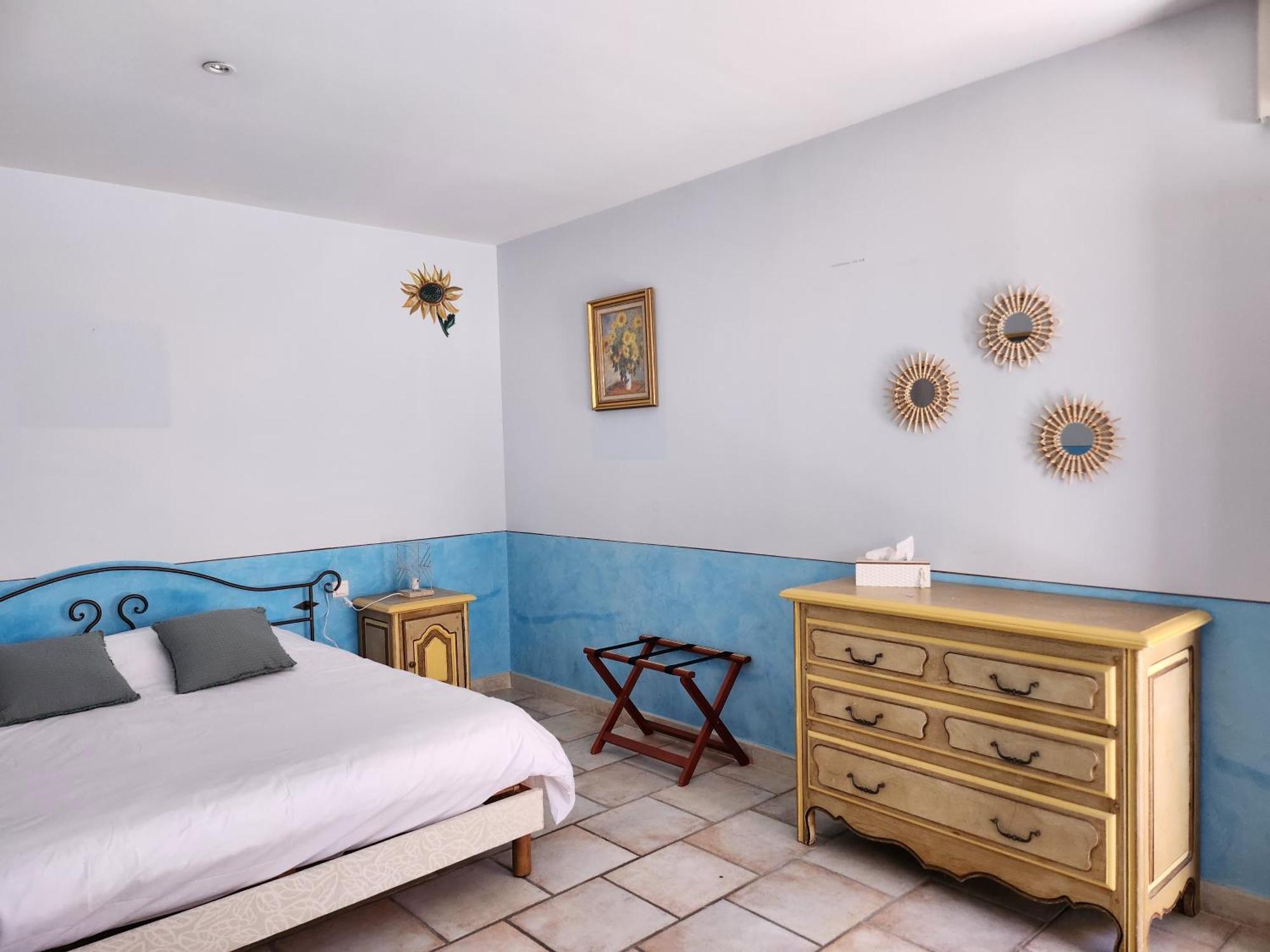 Bed and Breakfast Domaine Les Gendalis Saint-Saturnin-les-Avignon Екстер'єр фото