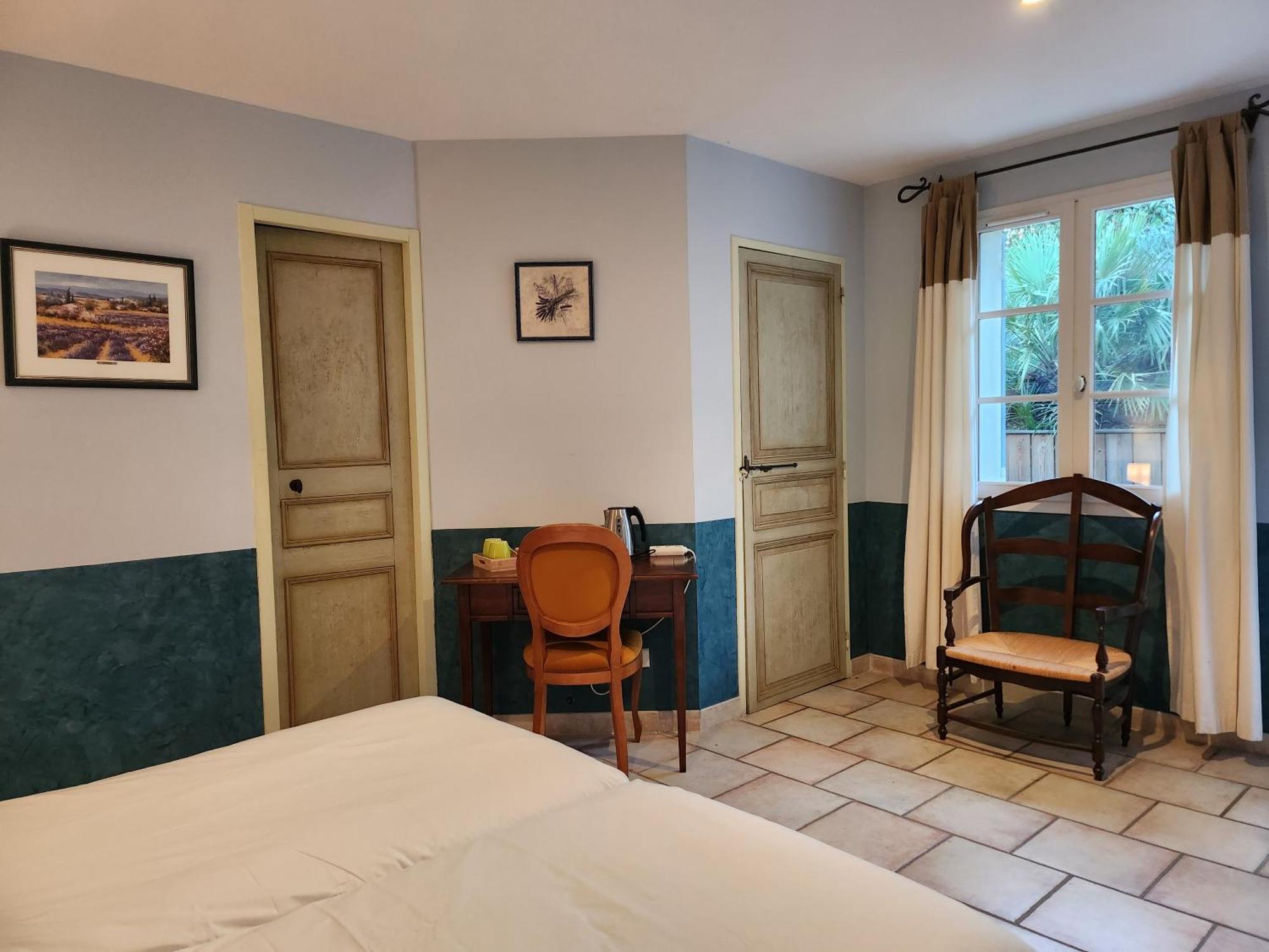 Bed and Breakfast Domaine Les Gendalis Saint-Saturnin-les-Avignon Екстер'єр фото