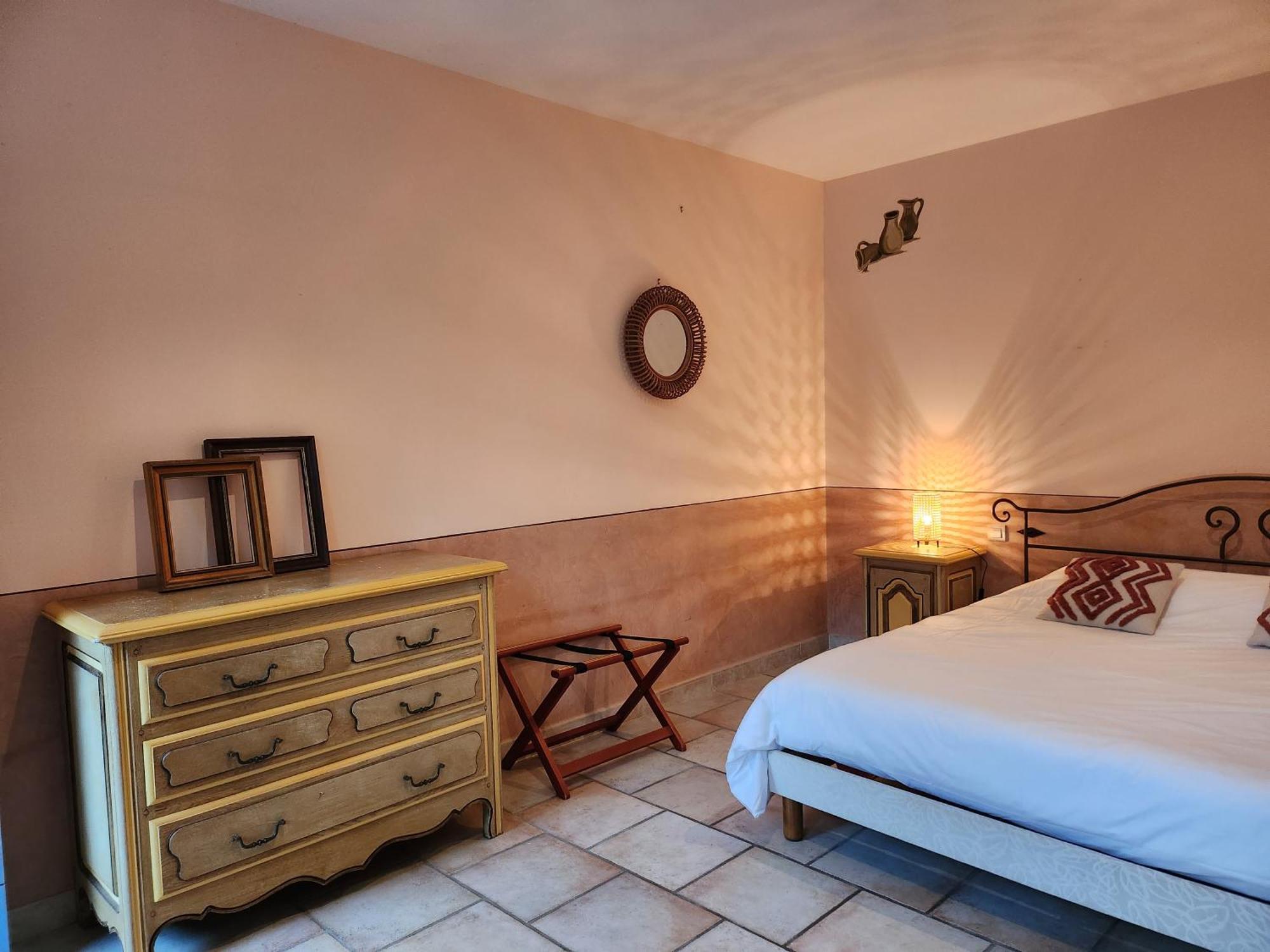 Bed and Breakfast Domaine Les Gendalis Saint-Saturnin-les-Avignon Екстер'єр фото