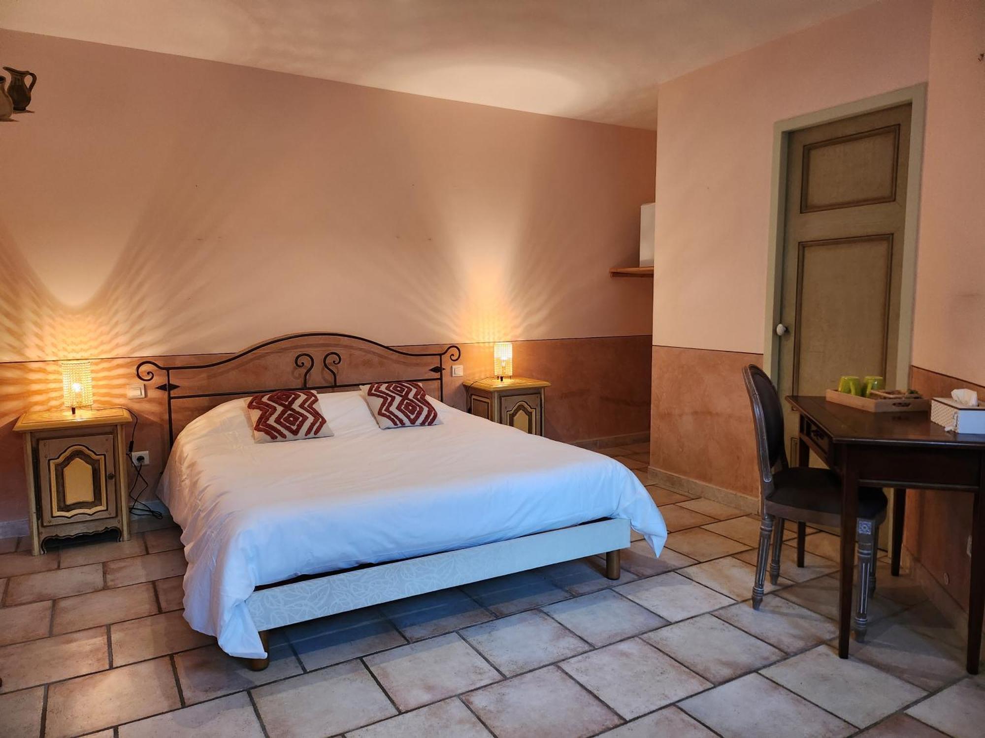 Bed and Breakfast Domaine Les Gendalis Saint-Saturnin-les-Avignon Екстер'єр фото