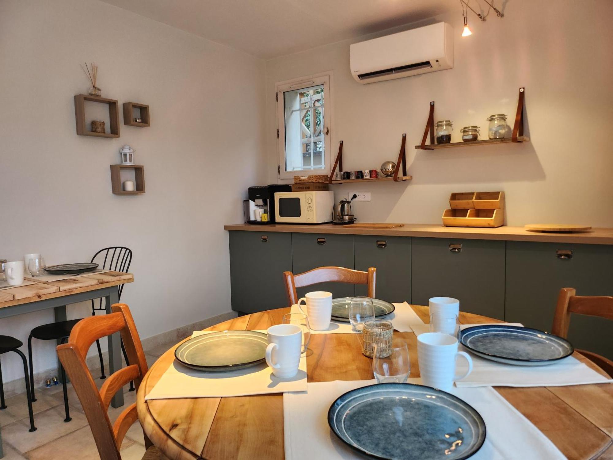 Bed and Breakfast Domaine Les Gendalis Saint-Saturnin-les-Avignon Екстер'єр фото