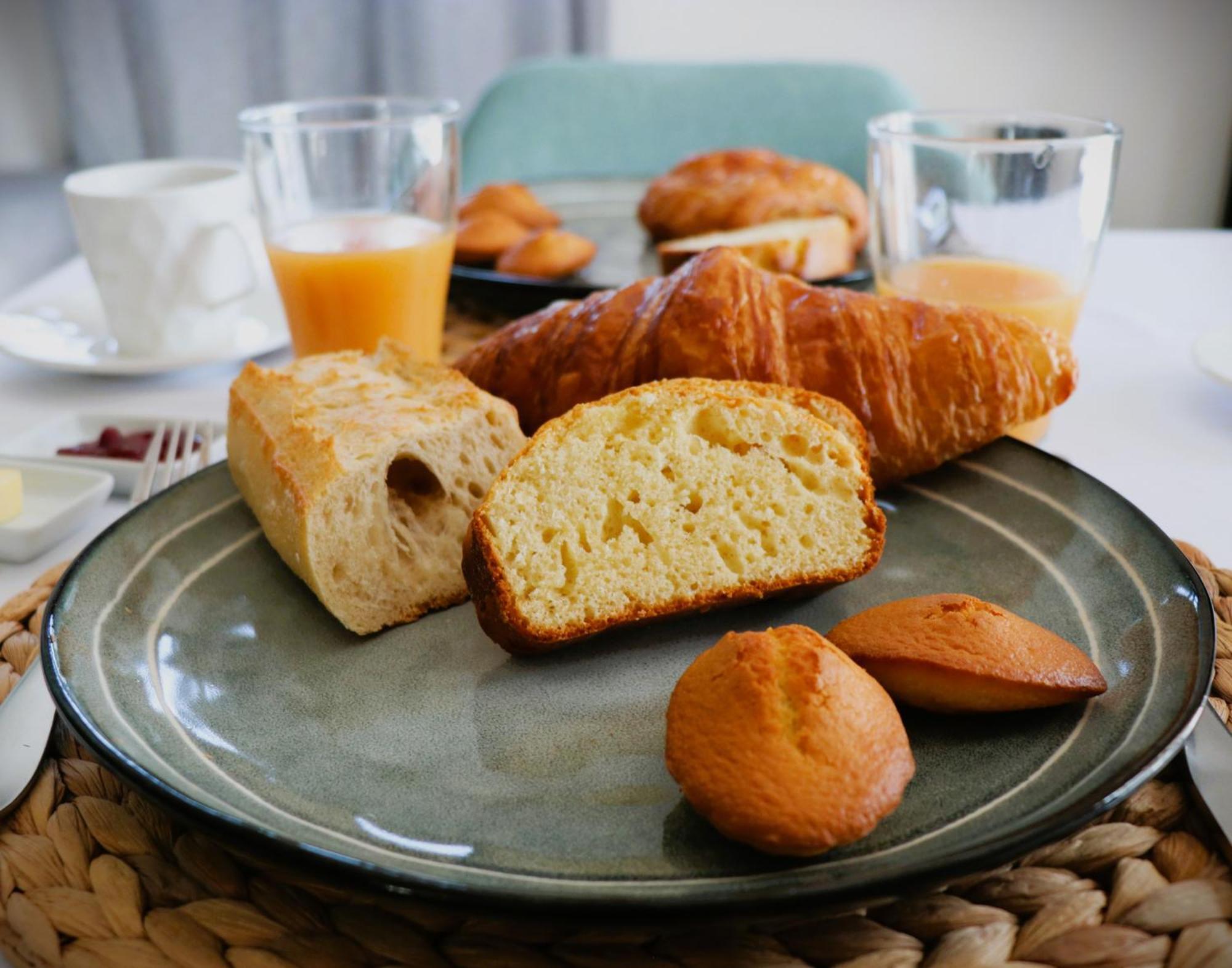 Bed and Breakfast Domaine Les Gendalis Saint-Saturnin-les-Avignon Екстер'єр фото