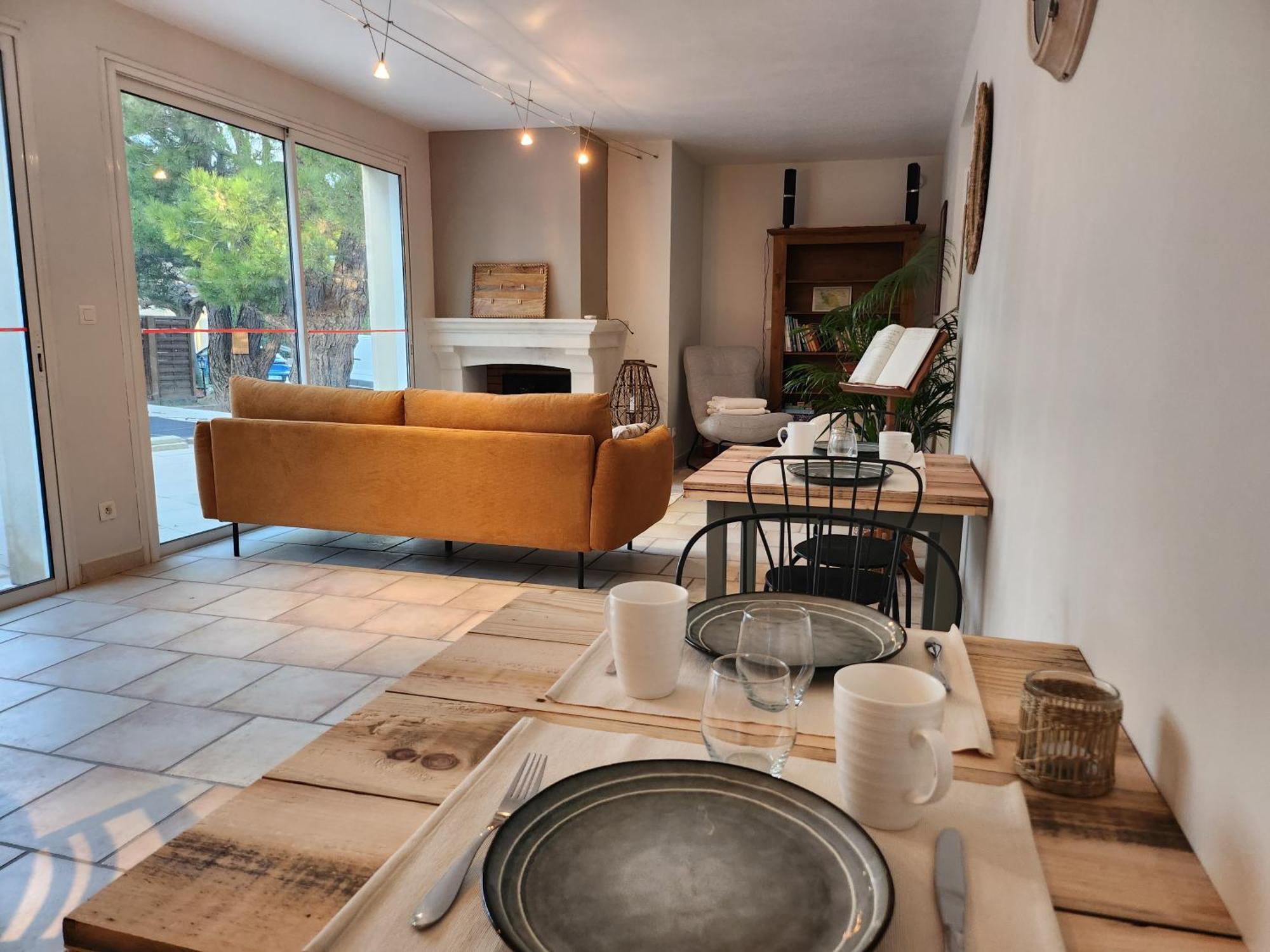 Bed and Breakfast Domaine Les Gendalis Saint-Saturnin-les-Avignon Екстер'єр фото