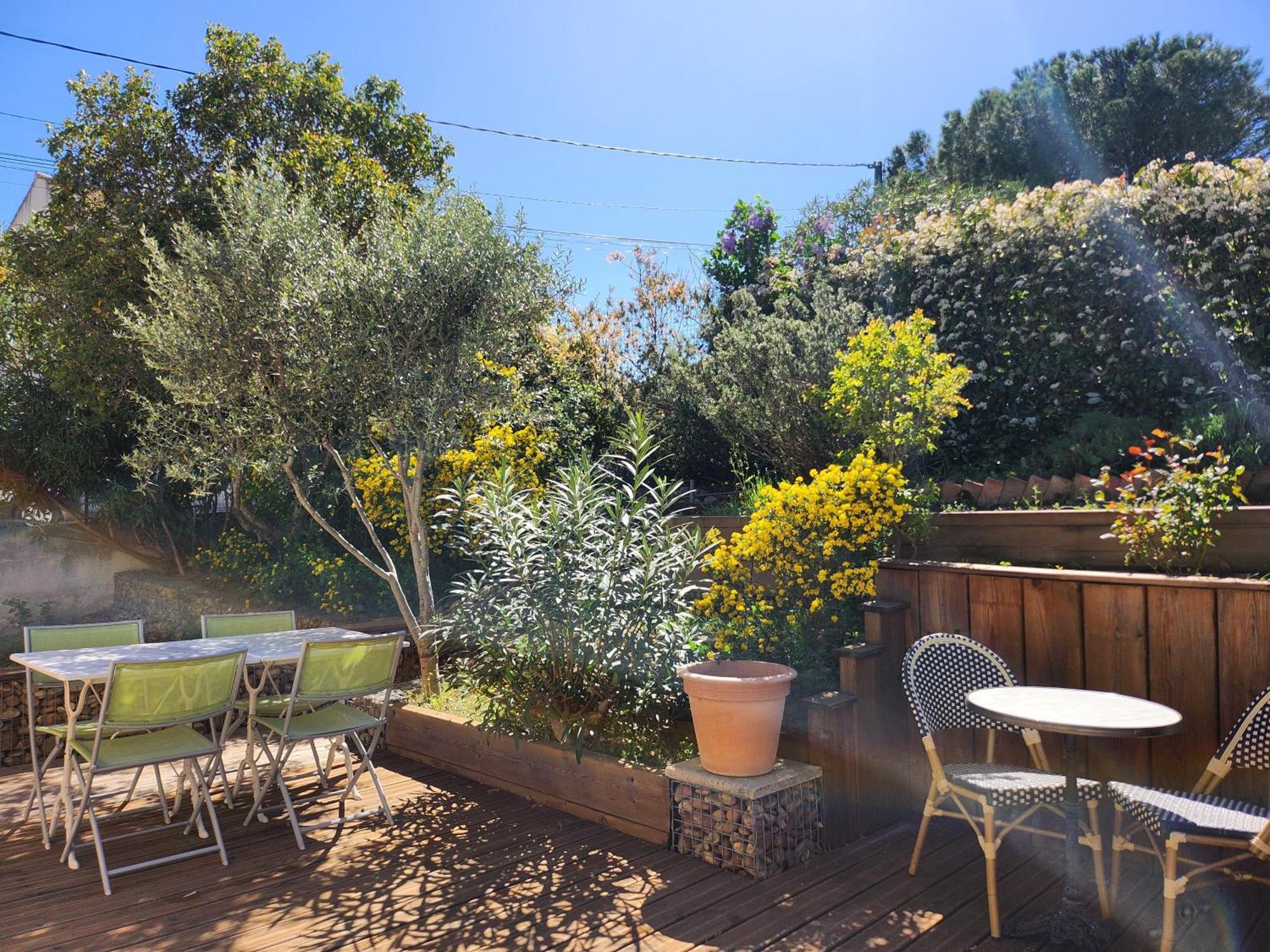 Bed and Breakfast Domaine Les Gendalis Saint-Saturnin-les-Avignon Екстер'єр фото