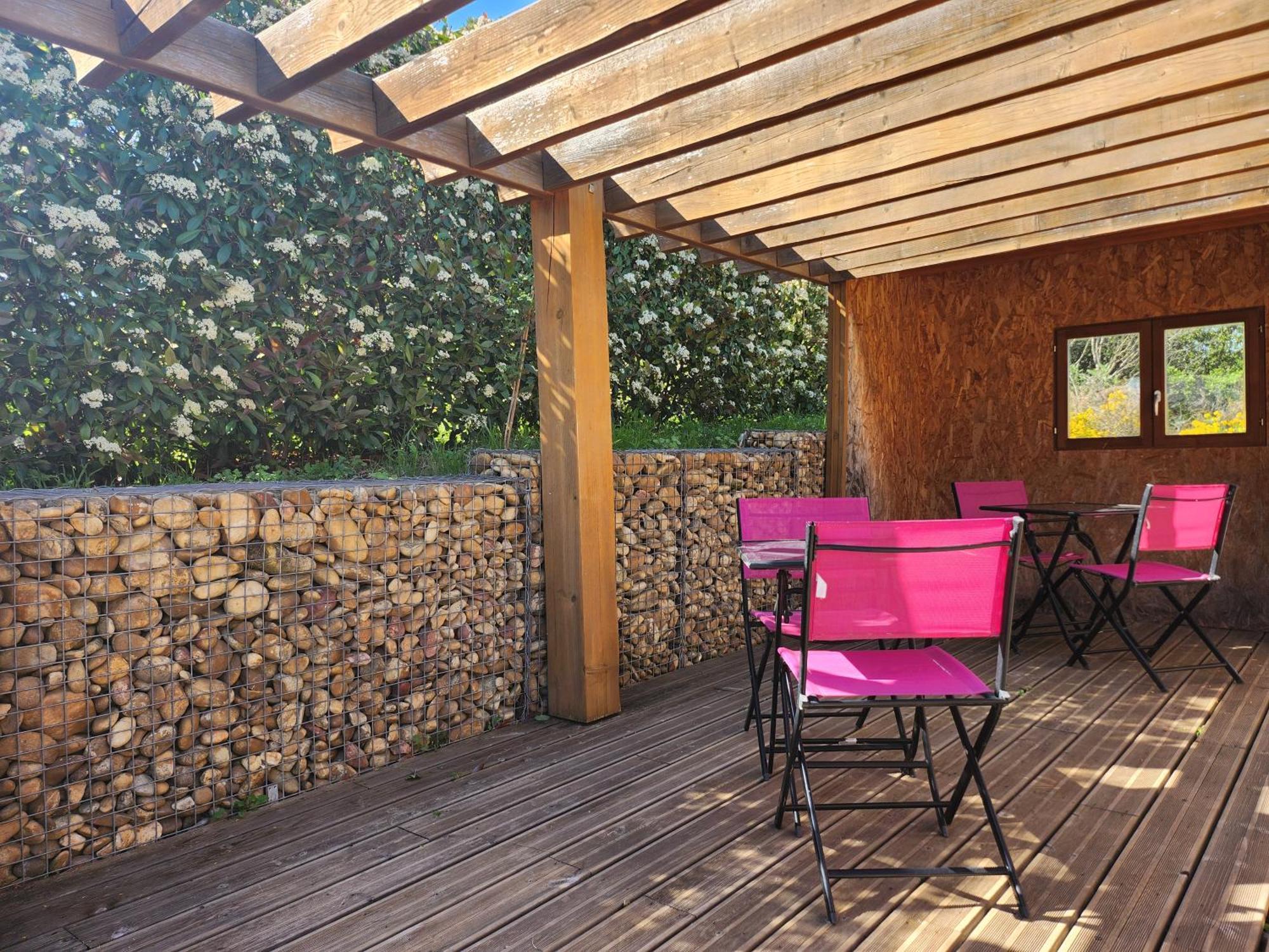 Bed and Breakfast Domaine Les Gendalis Saint-Saturnin-les-Avignon Екстер'єр фото