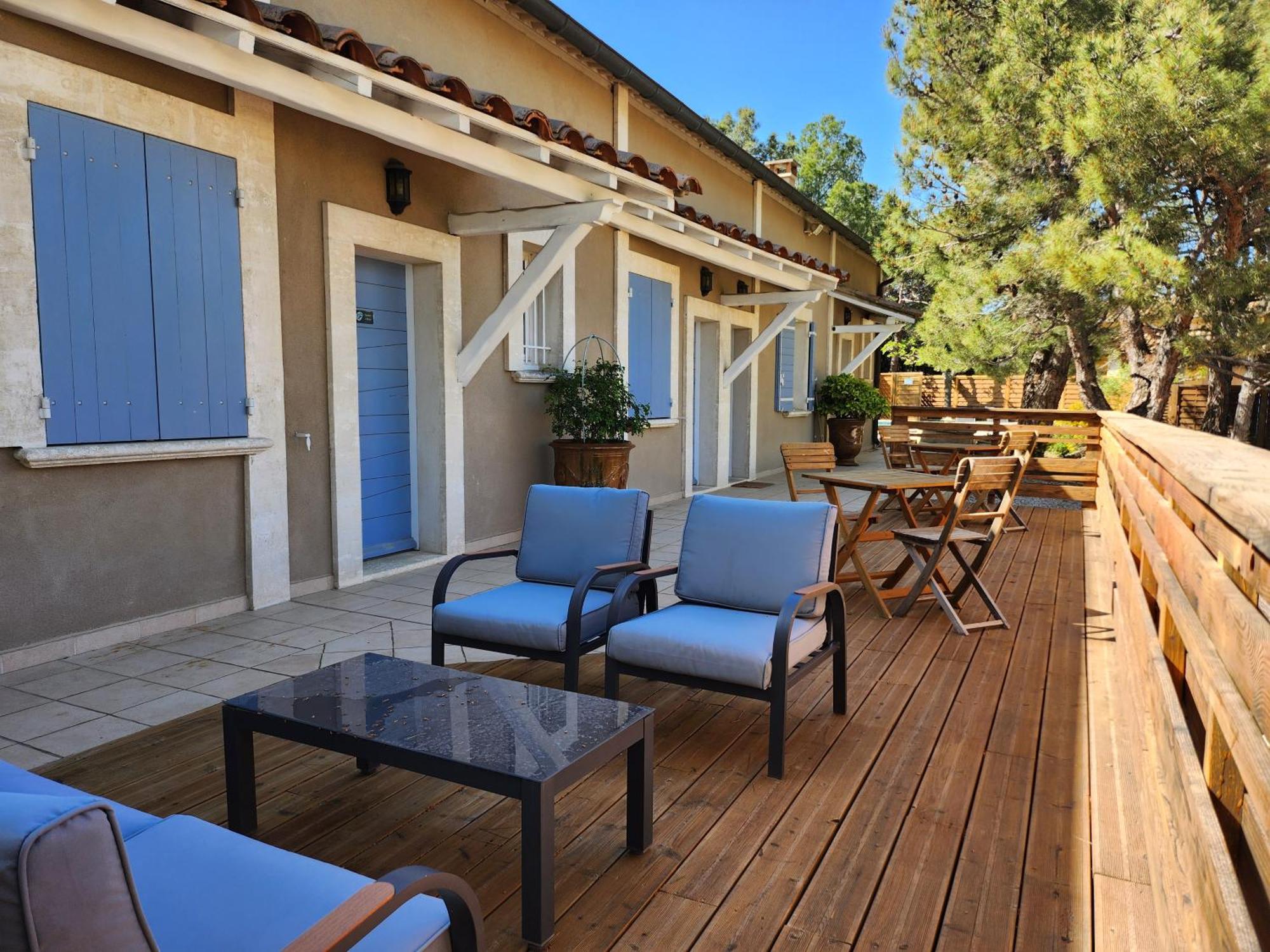 Bed and Breakfast Domaine Les Gendalis Saint-Saturnin-les-Avignon Екстер'єр фото